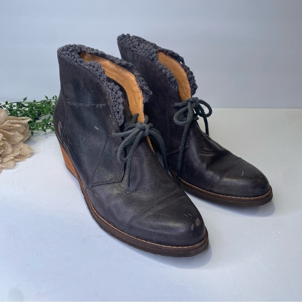 LaTigo Kat Leather Lace Up Ankle Boots in Grey Taupe Size 8M